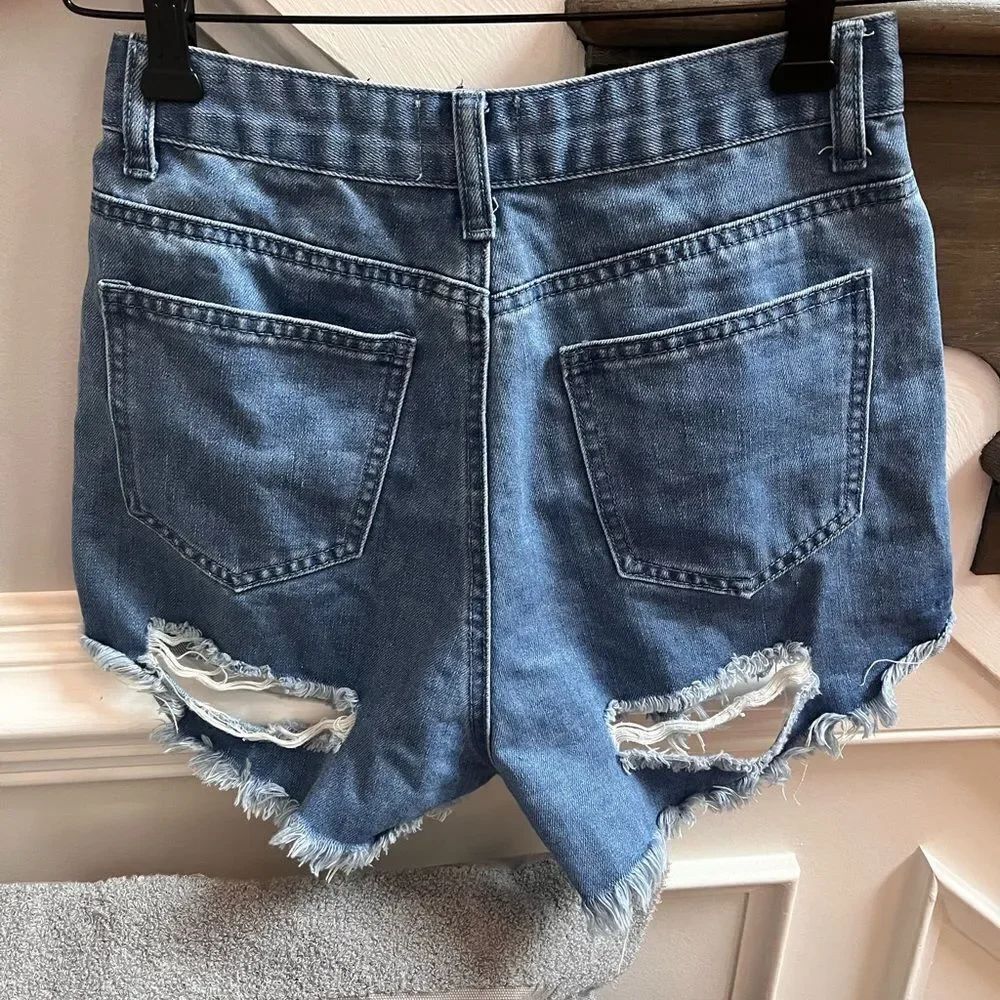 Princess Polly Hi-Rise Distressed Denim Shorts sz 2